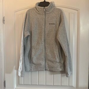 Women’s Medium Columbia Light Gray Fleece Jacket Zip Closure and 2 zip pockets